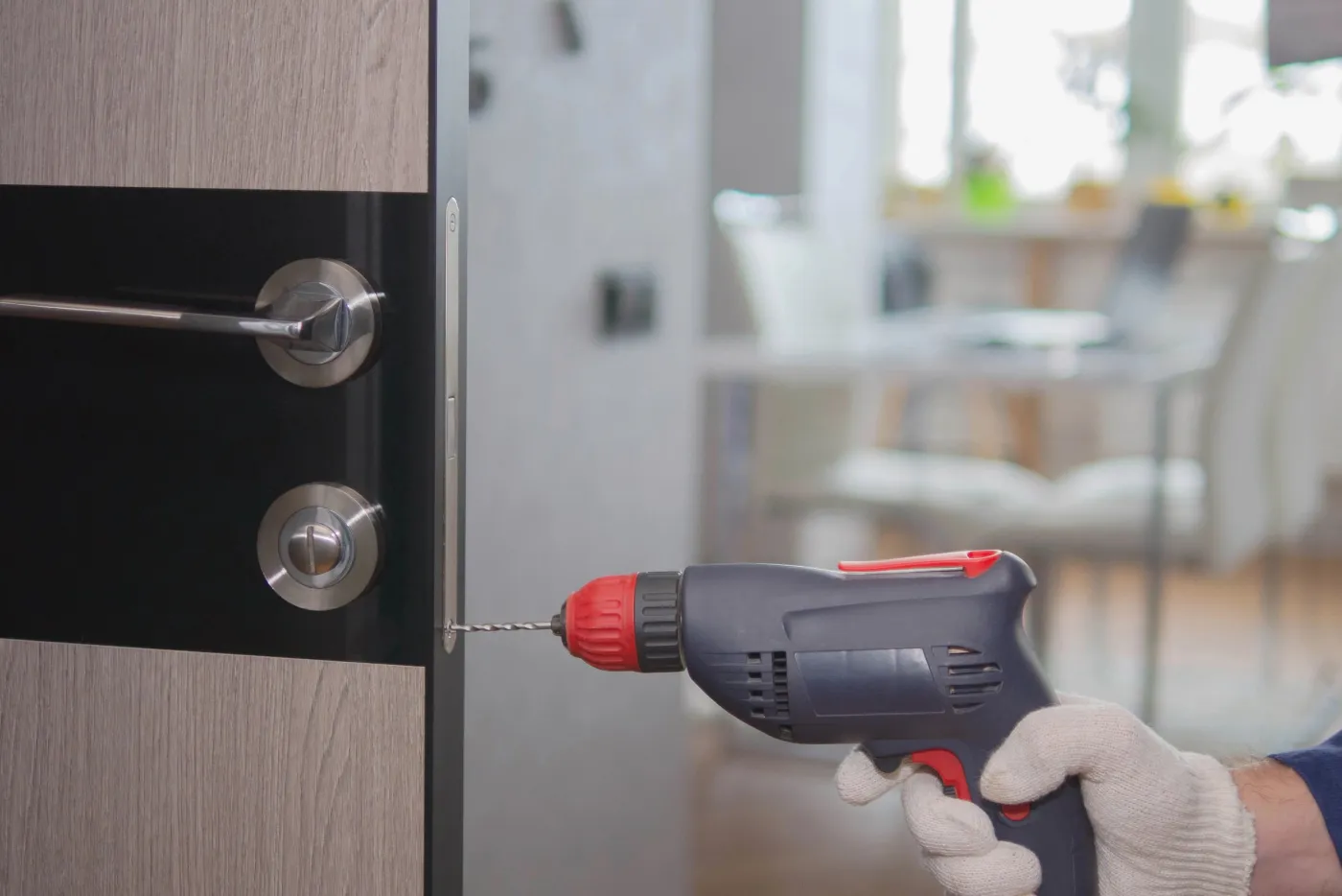Remplacement d'un cylindre anti-perçage sur une porte d'appartement